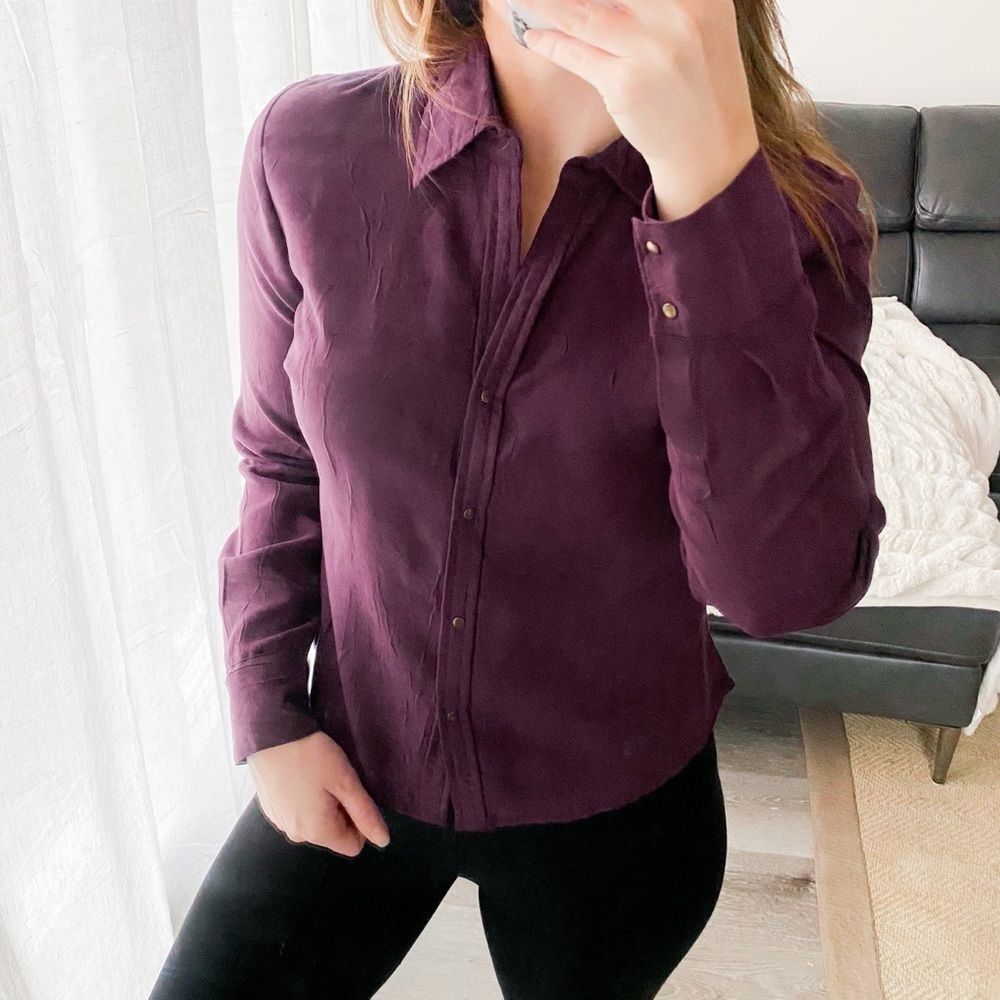 Gloria Vanderbilt Purple Sueded Button Down Blouse